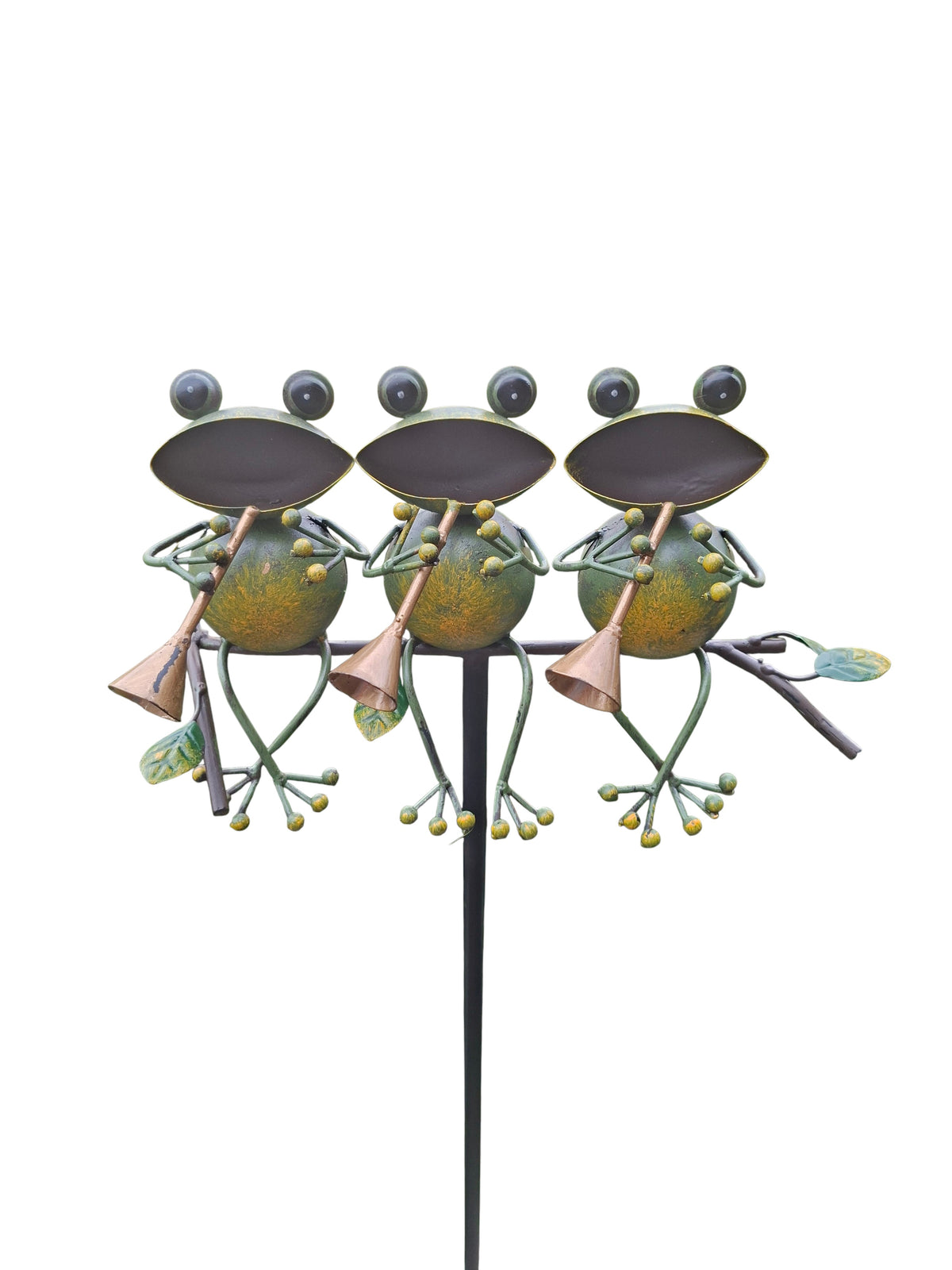 3 Kikkers op rij tuindecoratie – close-up