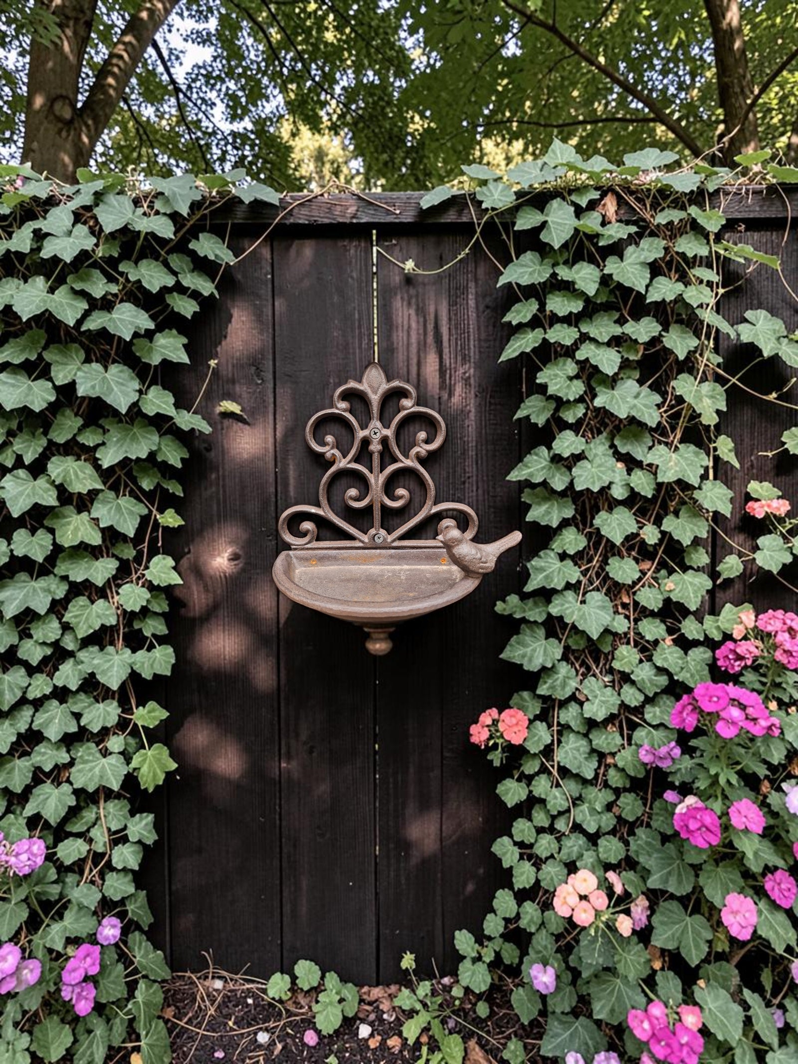 Wand voerbak plat tuindecoratie – sfeerbeeld