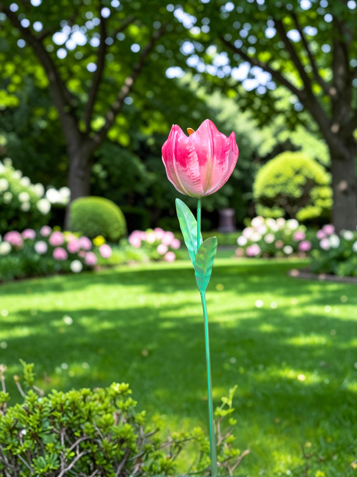 Wilde Tulp Roze tuindecoratie – sfeerbeeld